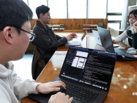 바이브 코딩이 일자리 뺏을까?…"높은 수준 개발자 각광 받을 것"