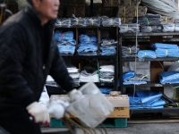 "중동발 비닐봉지 대란"…한국만이 아니었네