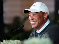 타이거 우즈, 또 차량 전복…'음주·약물운전' 혐의로 구금