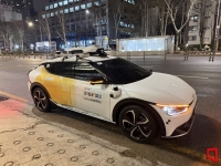 비 오는 날도 끄떡없다…강남의 밤 밝힌 카카오표 무인택시