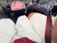 옆자리 모르는 아저씨와 13시간 초밀착 비행에…"울 엄마도 이렇게는 안 붙어" 토로