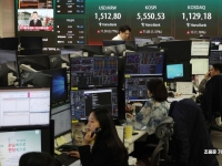 [속보]트럼프 연설에 코스닥·코스피 하락 전환