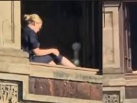 대통령궁에서 '일광욕' 즐긴 멕시코 고위 공무원, 비판 커지자 결국