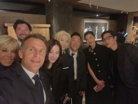 마크롱 대통령, 청와대 국빈 만찬서 전지현·필릭스와 셀카 '찰칵'