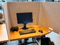 쫓아낼 줄 알았는데…'민폐족? 아닙니다' 스타벅스, 가림막까지 완비