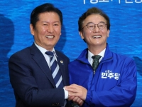 정청래 "지방선거, 부산 중흥 절호의 기회"…전재수 "부산 다시 뛰게 만들겠다"