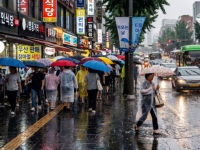 "과거 장마는 잊어라…6월 내내 비" SNS 타고 활활