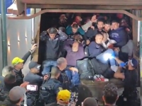 쓰레기 트럭 속 뒤엉킨 팔레스타인 남성 70여명…이스라엘 매체 "참혹하다"