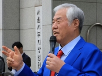 보석 석방 전광훈, 광화문 집회 무대 올라…"대한민국 이미 망했다"