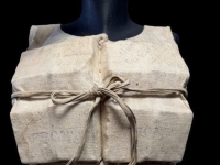 "한 세대 한 번 나올까 말까"…타이태닉 구명조끼가 경매에