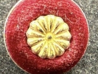 "배지 하나에 100만 원?" 금값 상승에 日 지방의원들 결국