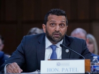 "과음해 아침 회의 지연도"…비판 직면한 FBI 국장 "명예훼손 소송할 것"