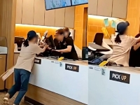 '맘스터치 진상녀' 난동 6개월 지났는데…영업점 "다시 화제, 심적 부담"