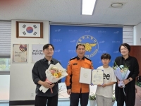 눈앞에서 갑자기 아빠 쓰러지자…13세 아들이 심폐소생술로 '골든타임' 지켰다 