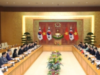 李대통령, 베트남 총리 만나 "원전·교통·에너지 협력으로 '새로운 홍강의 기적' 만들자"
