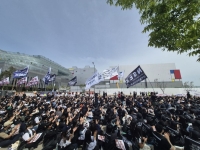 평택 뒤덮은 '검은 물결'…삼성 4만 노조 "성과급 상한 폐지" 한목소리