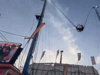 90m까지 올라가는 스페인 놀이기구…갑자기 줄 끊어져