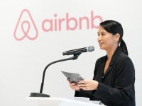 "한국 좋아" 1인당 65만원 더 긁었다…더 놀고 싶은데 "잘 곳이 없네"