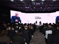 '알파고 쇼크' 10년 만에 재회한 이세돌·하사비스…"AGI 시대 열 것"