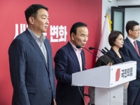 국힘, 정진석 공천 논란 격화…윤리위 회의 돌연 취소