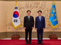 李대통령, 정무특보 사퇴 조정식에 "언제나 함께 해줘 감사"