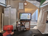 떠나지 못한 구룡마을…카네이션 대신 쥐어진 '소송장'