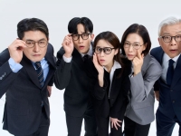 새로 온 우리 회사 사장님… 어디서 봤더라?