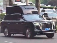 우뚝 솟은 지붕…'訪中' 트럼프 차량 행렬에 등장한 SUV 정체?