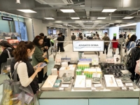 "올영 먼저 찍고 약국 돌며 쓸어담는다" 글로벌 쇼룸 '명동의 부활'