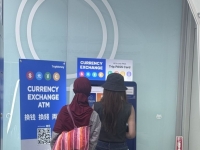 은행 계좌 트기 너무 어려운 한국…"자녀 통장·체크카드 공증비만 15만원" 분통[외국인 K-금융 현주소]②