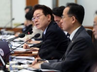 '취임 1주년' 앞둔 李 "한 방은 없다…국민 삶 바꾸는 성과 쌓아야"