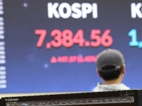 고수들은 다 담았다…"400만원 간다" SK하닉 질주에 덩달아 급등한 SK스퀘어