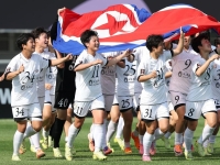 "또 만나요" 했지만 외면...北 선수단, 앞만 보며 10분 만에 출국장으로