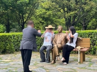 李대통령, 봉하마을 일베 사진 논란에…"사이트 폐쇄·징벌 배상 검토"