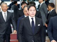 정용진, 스타벅스 '탱크데이' 논란에…26일 대국민 사과문 발표