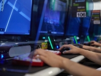 페이커픽 라면 먹고 게임까지…외국인 관광 코스 된 PC방[K홀릭]