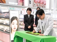 이재현 CJ회장, 美 올리브영 1호점 방문…북미 전략 점검