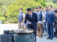 현충원 찾은 정기선 HD현대 회장 "참전용사 희생 기억할 것"