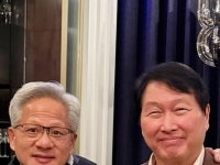 "시총 1조달러 축하"…최태원 회장·젠슨 황 CEO 타이베이서 회동