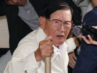 '당원 강제 가입 의혹' 이만희 신천지 총회장, 합수본 첫 출석…묵묵부답
