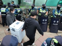 경찰 "잠실 투표함 반출 과정서 대학생 혼수상태…사실 아냐"