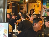 '막내' 구광모 물잔 채우고 '맏형' 최태원 술잔 채워…건배사는 "고 코리아! SK·LG·네이버"
