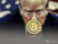 비트코인 한때 6만 달러 붕괴…"AI가 가상화폐 밀어내 VS 저점 매수 기회"