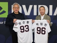 젠슨 황, 박정원 두산 회장과 '잠실 야구장' 회동…"로보틱스 협력"