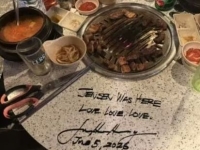 "영구 보존해야"…젠슨 황, 다녀간 식당에 '사인' 남겨