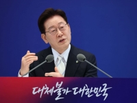 李대통령 "초격차 산업강국에 대대적 투자"…보유세 인상도 시사