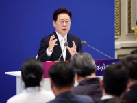 부동산 '누르고'·주식 '띄우고'·환율 '달래기'…李대통령이 보낸 신호