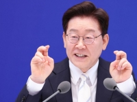 李 "골프·선거는 고개 들면 진다", "기자회견 또 하자"…167분 마라톤 회견