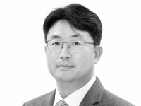 [시론]'국민은 영원하고 정권은 짧다'는 말의 의미