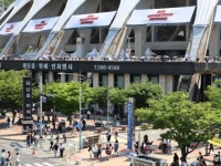 BTS 부산 콘서트 '삐걱'…1시간 넘게 지연돼 하이브 사과
